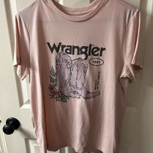 Wrangler Western Boots Graphic T Shirt Pink Short Sleeve Crew Neck Size Medium‎